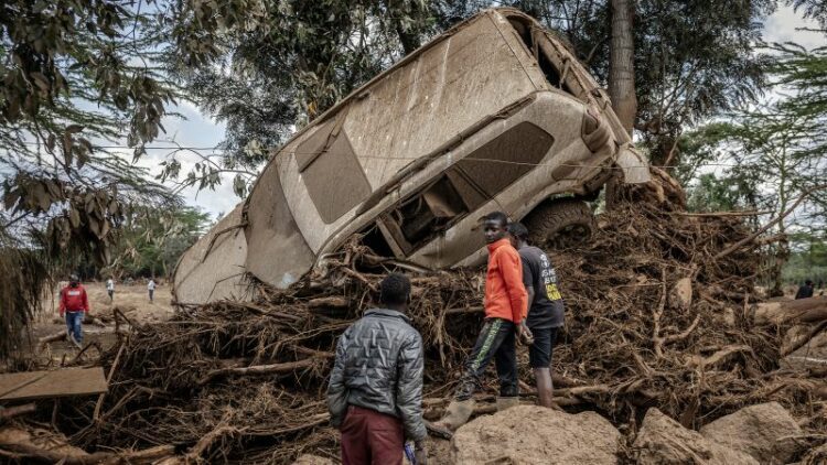 Kenya floods: Maasai Mara visitors stranded as death toll nears 200