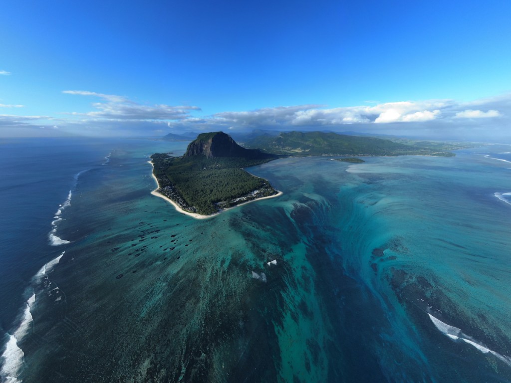 Underwater waterfall and Le Morne Brabant.