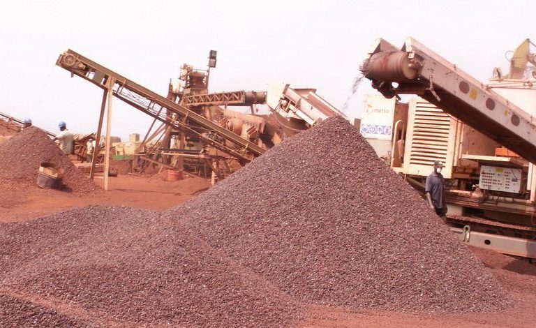 Stone crushing operations at the Febe village quarry. Image © Rural.info (website).