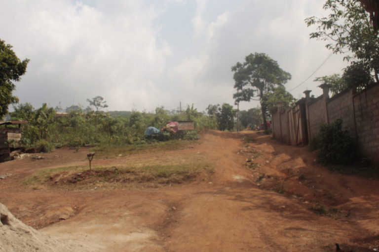 A landlocked road in Febe village still awaiting development. Image © Yannick Kenné.