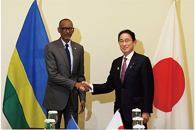 Japan-Rwanda Summit Meeting (November 14, Bali, Indonesia. Photo: Cabinet Public Affairs Office)