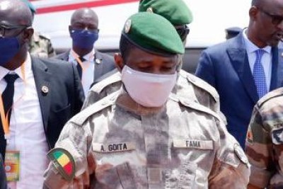 Le Président de la Transition, SE le Colonel Goita Assimi, Chef de l’État, a accueilli, ce jeudi, à l’aéroport international Modibo KEÏTA de Bamako-Senou, une délégation de haut niveau de la Communauté économique des États de l’Afrique de l’Ouest (CEDEAO).