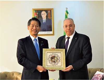 State Minister for Foreign Affairs Yamada takes a commemorative photo after meeting with Minister of Industry Ahmed Zaghdar (December 18, Algiers, Algeria)