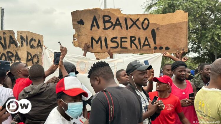 Angolan police crack down on fuel hike protests – DW – 06/21/2023