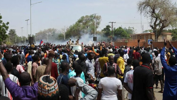 Pro-coup protesters in Niger shout ‘long live Putin’ as new leaders face calls to cede power