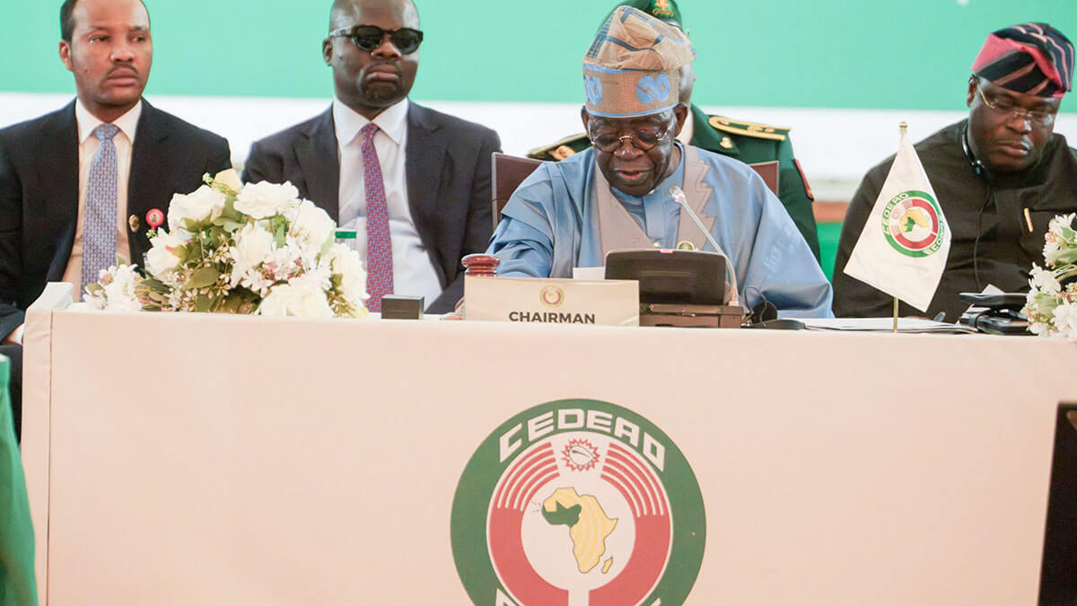 El presidente de Nigeria y presidente de la CEDEAO, Bola Ahmed Tinubu, durante el discurso de apertura de la cumbre de la Comunidad Económica de los Estados de África Occidental (CEDEAO) en Abuja, Nigeria, el 7 de julio de 2024 - REUTERS/MARVELLOUS DUROWIYE