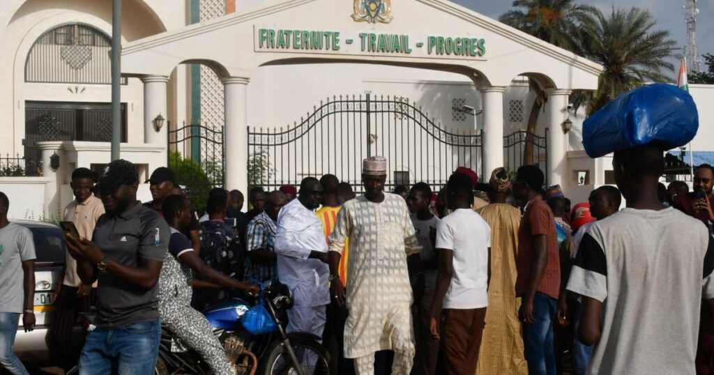 Niger: Ensure Safety, Rights of Detained President